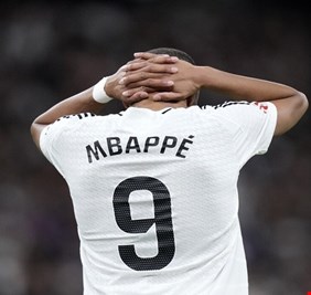 قرار ديشامب استبعاد مبابي من المنتخب الفرنسي يفاقم أزمات اللاعب