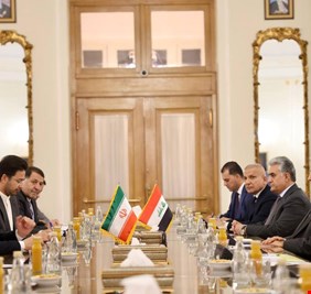 الأعرجي والوفد المرافق له يعقد اجتماعاً رسمياً مع وزير الخارجية الإيراني في طهران