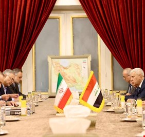 الأعرجي والوفد المرافق له يعقد اجتماعا في طهران مع الأمين العام لمجلس الأمن القومي الإيراني