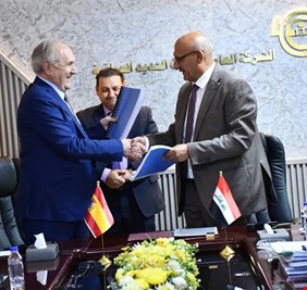 النقل توقع عقداً مع شركة إسبانية لإنشاء خط حديد البصرة  - شلامجة