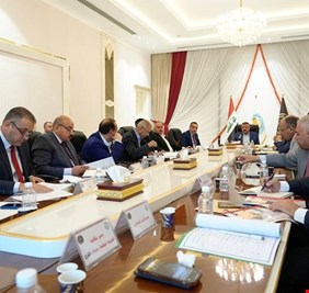 وزير الداخلية يستمع إلى الإيجاز الشهري لوكالة الاستخبارات والتحقيقات الاتحادية