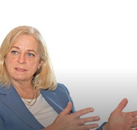 السفيرة الأمريكية في العراق تحذر من الانجرار إلى صراع مدمر