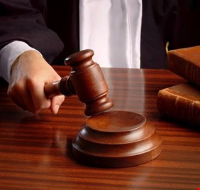 القضاء، يحكم على تيكتوكر لمحتواه الهابط