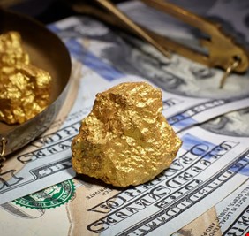 الذهب يتراجع مع قوة الدولار وترقب سعر الفائدة