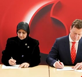 العراق يوقع مع فودافون عقداً الرخصة الرابعة للهاتف المحمول