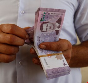 انهيار غير مسبوق لليرة السورية بعد سقوط الأسد