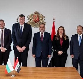 المبرقع يلتقي نظيره البلغاري ويبحث معه تعزيز العلاقات والأنشطة الرياضية بين البلدين