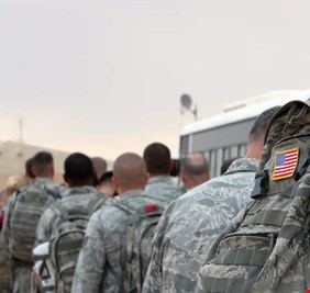 الامن و الدفاع النيابية تؤكد التزام الحكومة بجدول زمني لانسحاب القوات الأمريكية من العراق