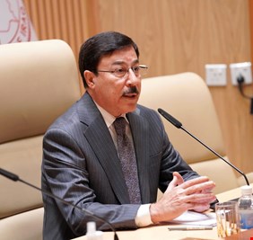 البرلمان يلوح باستضافة محافظ البنك المركزي لبحث تذبذب الدولار