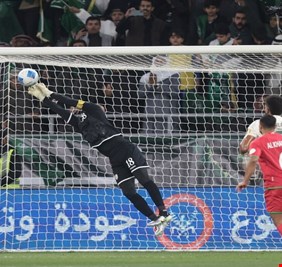 بعشرة لاعبين منتخب عمان يقصي السعودية من بطولة خليجي 26