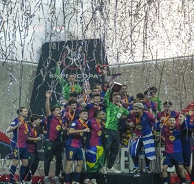 برشلونة يضرب ريال مدريد بخماسية ويتوج بكأس السوبر الإسباني