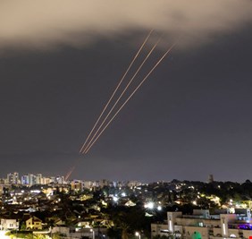 فصيل عراقي يعلق الهجمات على إسرائيل