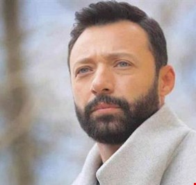 أحمد فهمي يلجأ إلى طبيب نفسي