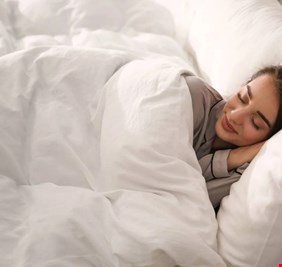 لنوم مثالي.. 5 أطعمة تساعدك على الاسترخاء!