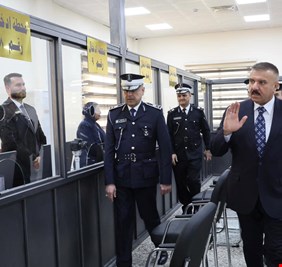 وزير الداخلية يفتتح موقع بغداد الحسينية لتسجيل المركبات وإجازات السياقة
