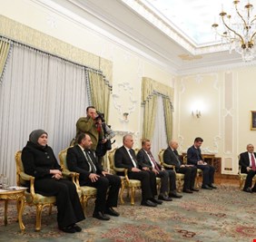 المشهداني يلتقي الرئيس الإيراني مسعود بازشكيان