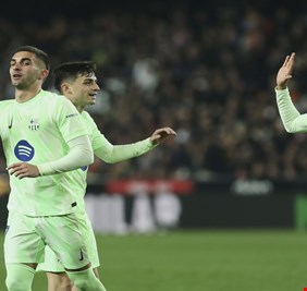 برشلونة يكتسح فالنسيا بخماسية ويتأهل إلى نصف نهائي كأس ملك إسبانيا