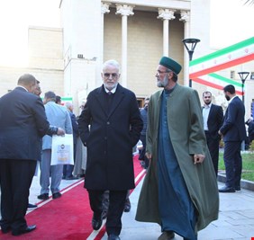 محافظ بغداد يهنئ القائمين على السفارة الإيرانية بالذكرى السنوية لنجاح الثورة الإسلامية