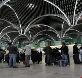 العراق يسجل ارتفاعاً ملحوظاً في عدد المسافرين إلى بيروت