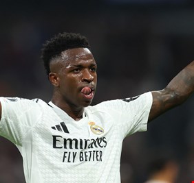 شرط واحد من فينيسيوس لتجديد عقده مع ريال مدريد