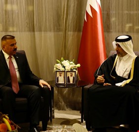 وزير الداخلية يبحث مع وزير الدولة القطري للشؤون الداخلية العلاقات الثنائية
