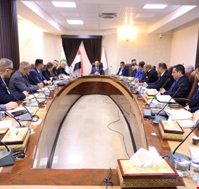 مدير عام شركة توزيع المنتجات النفطية يترأس اجتماعًا لمدراء النقل ويشيد بدورهم الحيوي