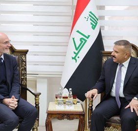 وزير الداخلية يلتقي السفير البريطاني لدى العراق