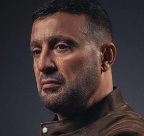 أحمد السقا يكتب «بوست غريب».. ثم يوضح: لست أنا