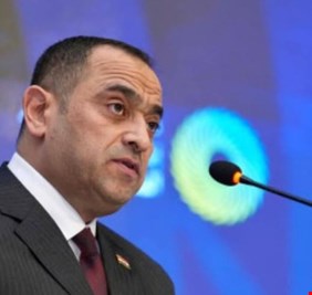 وزير الكهرباء يعد بالتخلي عن الوقود الأجنبي