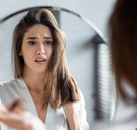 احذروا.. مشروبات شائعة قد تسبب تساقط الشعر وزيادة القلق
