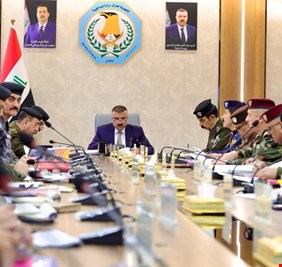 وزير الداخلية يترأس اجتماعاً موسعاً مع قادة التشكيلات القتالية ويؤكد على رفع الجاهزية