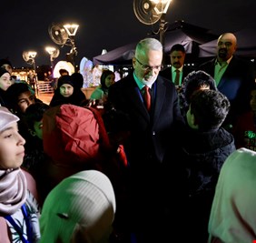 محافظ بغداد يشارك مجموعة من الأطفال الأيتام لمأدبة إفطار جماعية