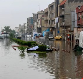 موجة مطرية هي الأشد منذ التسعينيات تضرب العراق وتحذيرات من السيول والعواصف