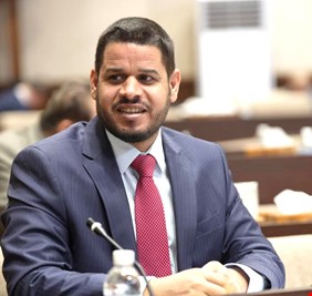 نائب يدعو رئاسة البرلمان لتحديد آلية واضحة لتمرير قوانين مهمة