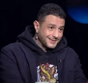 أحمد الفيشاوي يعتذر لوالديه عن فترة انضمامه للسلفية