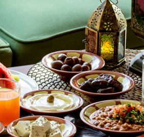 لا تجعل وجبة السحور تخلو من البذور والمكسرات.. لماذا؟