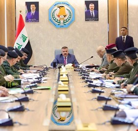 وزير الداخلية يترأس اجتماعاً موسعاً لمناقشة عمل مفاصل الدفاع المدني