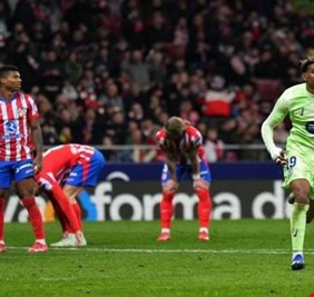 برشلونة يهزم أتلتيكو بريمونتادا خيالية ويستعيد صدارة الدوري