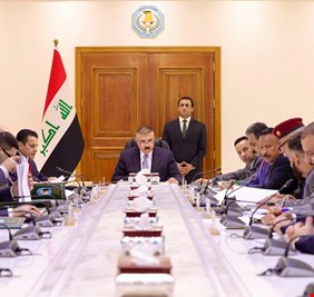 وزير الداخلية يترأس اجتماعاً موسعاً لمناقشة عمل مديرية أمن وحماية المطارات