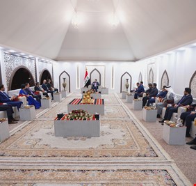 رئيس الحكومة يوجه بإسقاط الدعاوى القضائية المقامة ضد صحفيين