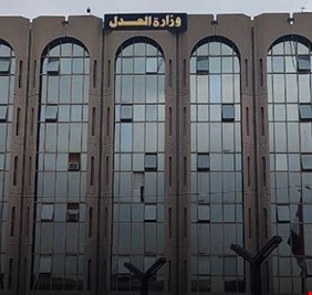 العدل تعلن إطلاق 500 سجين بعد شمولهم بالعفو العام