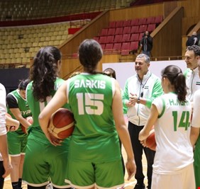سوريا.. استبعاد مدرب منتخب السلة للسيدات ولاعبتين بسبب العلم السوري