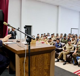 وزير الداخلية يزور مديرية شرطة شمال واسط ويعقد مؤتمرا أمنيا فيها ويكرم مجموعة من المتميزين