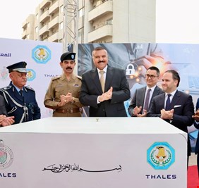 وزير الداخلية يضع حجر الأساس لبناية 