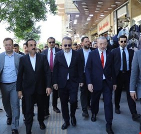 نائب وزير الخارجية التركي يتجول في أربيل