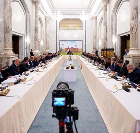 الحكومة توجه بتقييم شامل لرخص جولات التراخيص النفطية