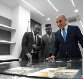 بإشراف  ريكاني.. وزارة الإعمار تواصل أعمال مشروع تأهيل طريق بغداد - كربلاء المقدسة