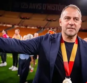 فليك يكيل المديح لثلاثي برشلونة.. ويكشف رد فعل أنشيلوتي