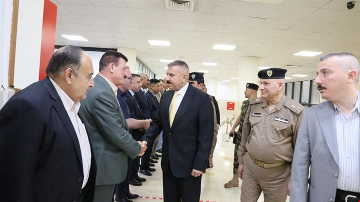 وزير الداخلية يزور مديرية الأحوال المدنية والجوازات والإقامة