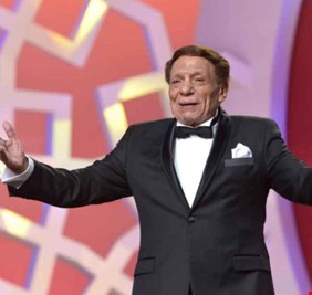 ٣ مشاريع سينمائية جديدة.. عادل إمام يعود للأضواء بعد غياب 15 عاما